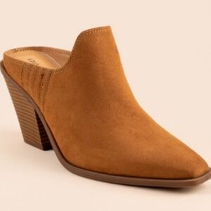 INDIGO ROAD EZRIA MULES SIZE 9.5